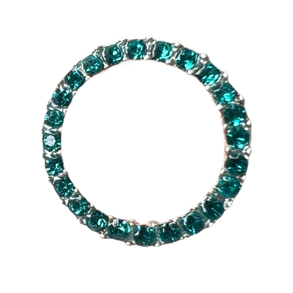 ❤️Silvertone and blue rhinetsone circular pendant